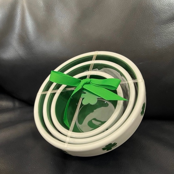 Terramoto Lucky Irish Shamrock Clover Nested Bowls, Set of 3 - Picture 3 of 11